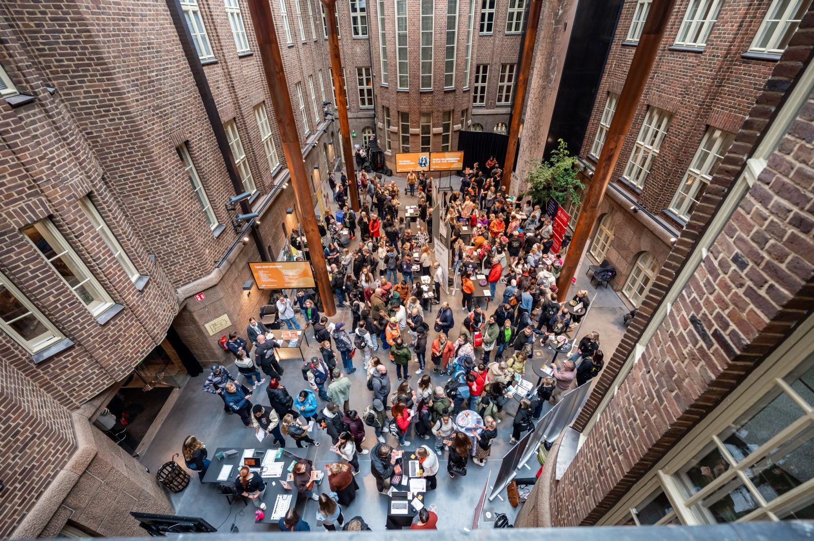 Lahti järjestää kaksi kesätyötapahtumaa kaupungintalon sisäpihalla