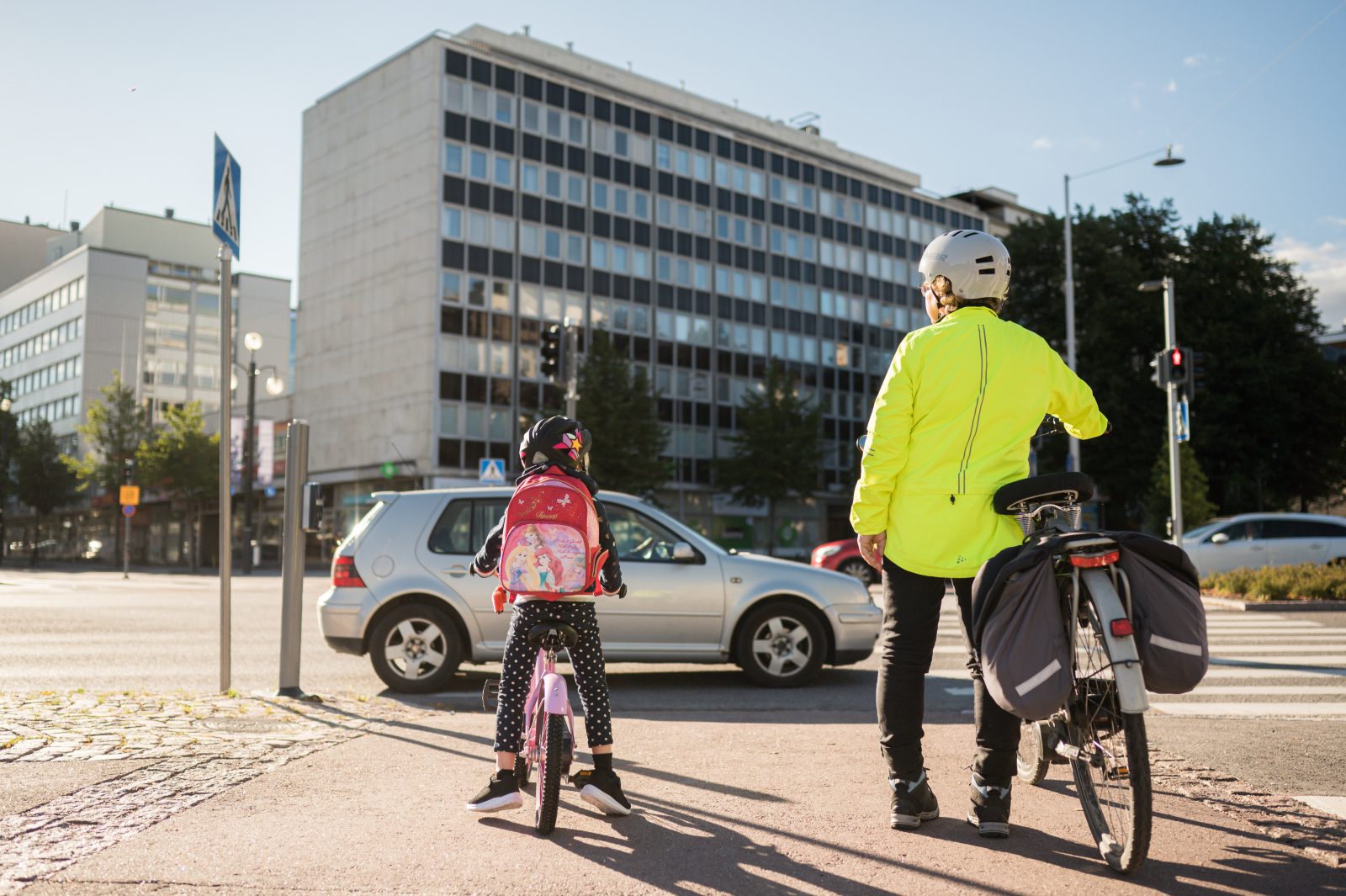 Vapaaehtoiset turvaamaan lasten koulumatkoja Lahdessa