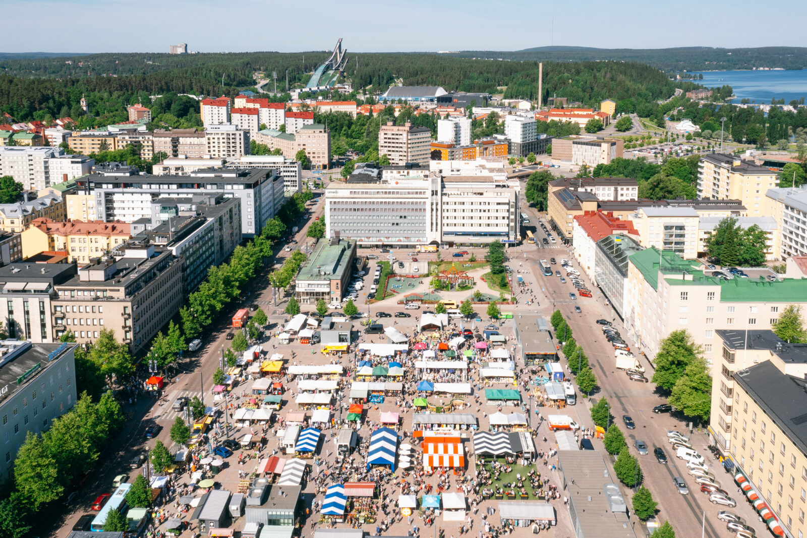 Lahden torin tulevaisuus ja sähköpotkulautat keskustelunaiheina asukasillassa
