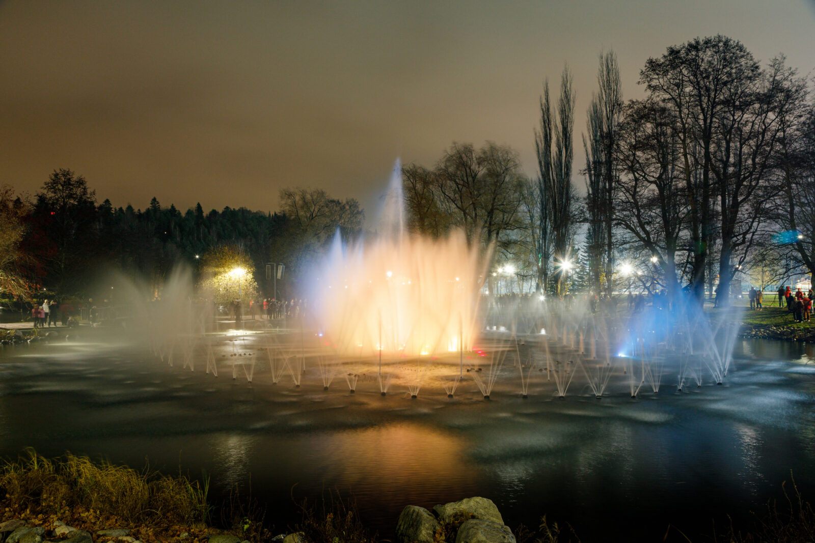 Pikku-Vesijärven vesiurkuesitykset jatkuvat isänpäiväviikonloppuna