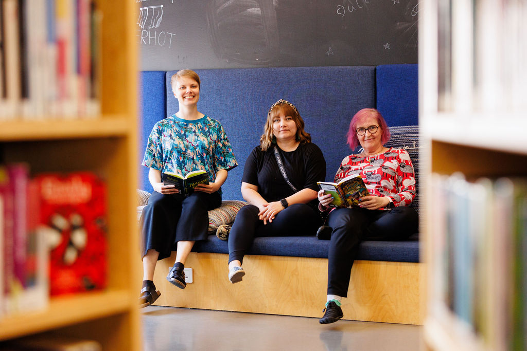 Lahden kirjaston vinkkarit innostavat lapsia lukemaan