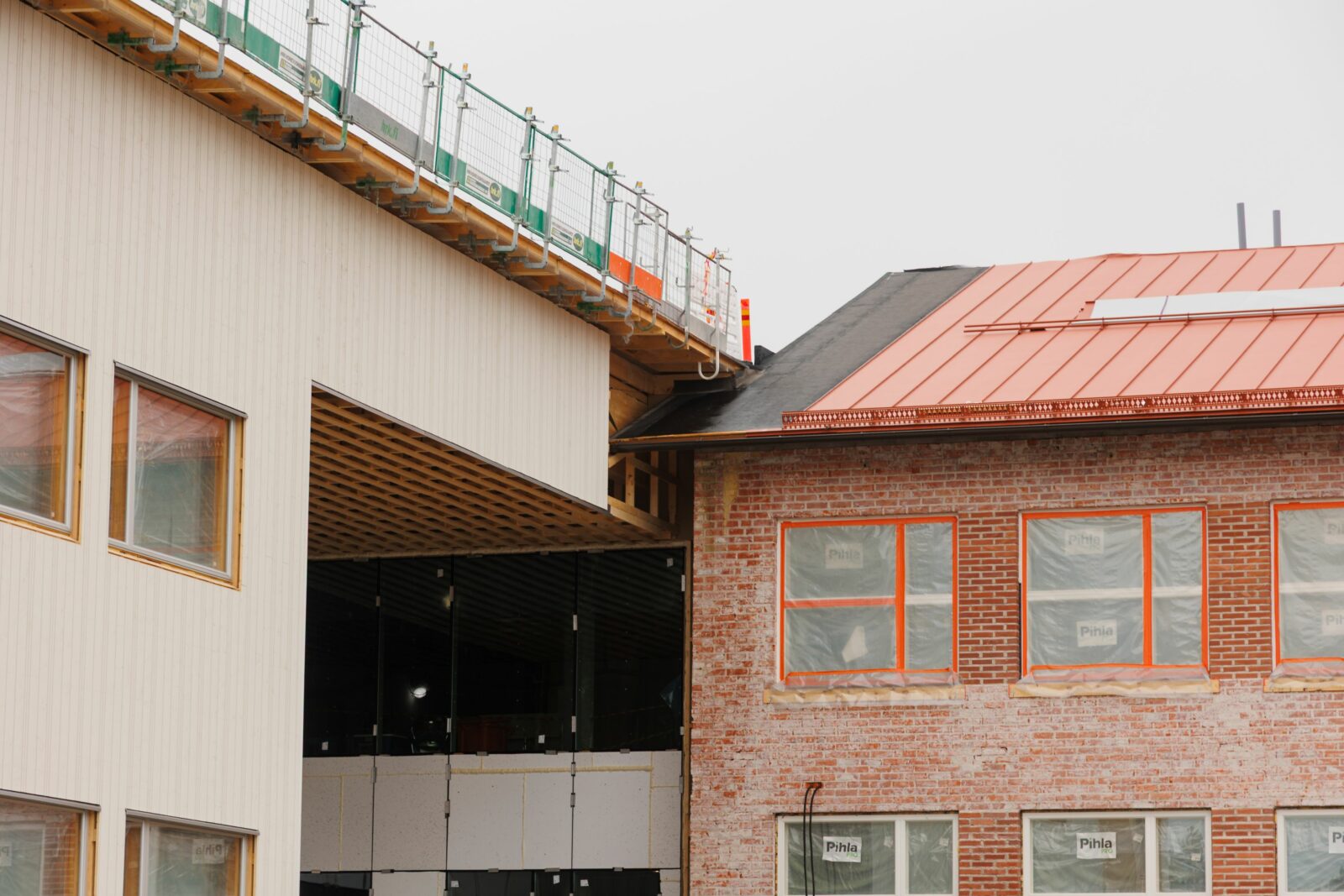 Myllypohjan monitoimitalo harjakorkeudessa